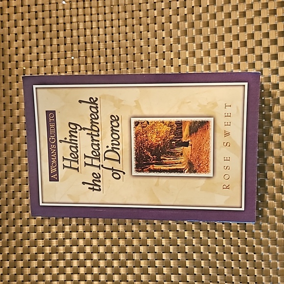 "Healing the Heartbreak of Divorce", a Women's Guide paperback self-help - Picture 1 of 2